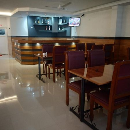 Hotel Priya Chengannur Bagian luar foto
