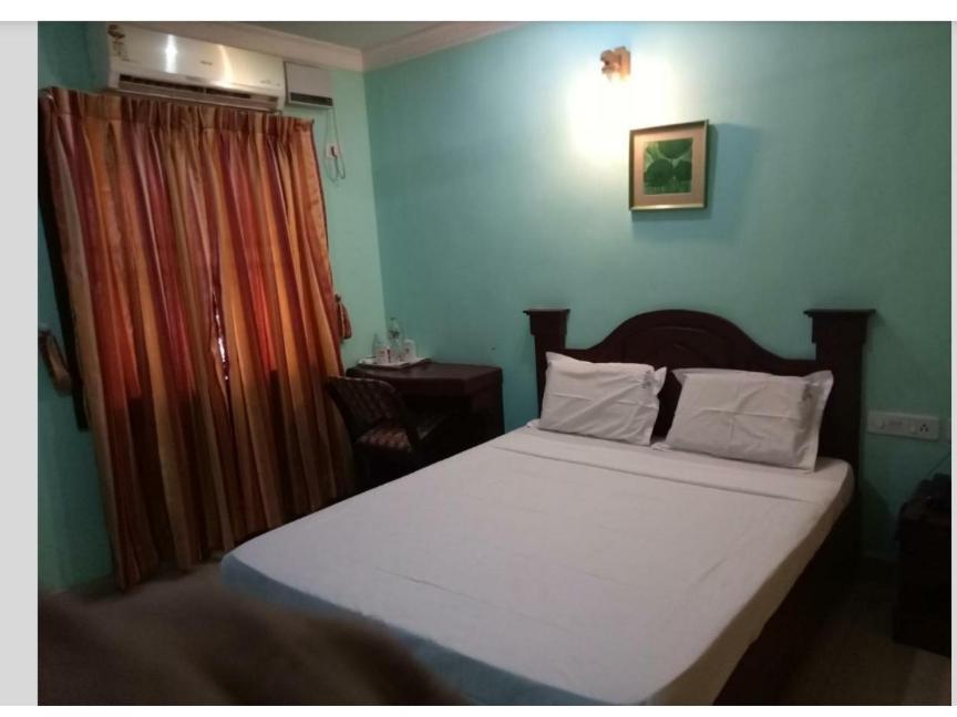 Hotel Priya Chengannur Bagian luar foto